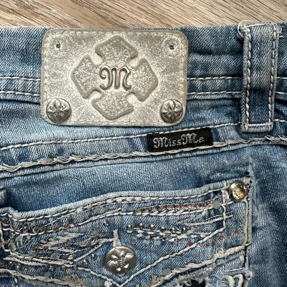 Miss Me Mid Rise Easy Straight Distressed Jeans Size 32 - Picture 11 of 11